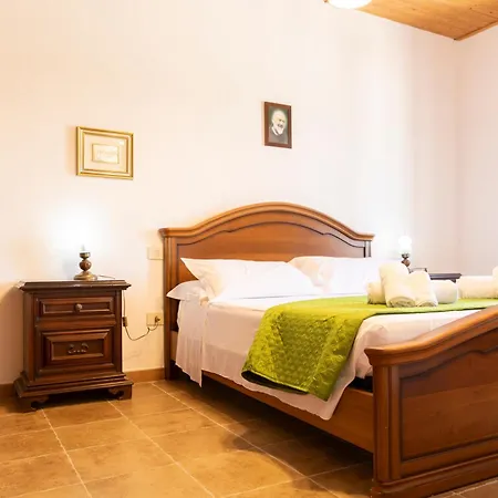 Dimora Pietranna - Luxury With Swimming Pool Апартаменты *