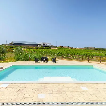 Апартаменты Dimora Pietranna - Luxury With Swimming Pool *